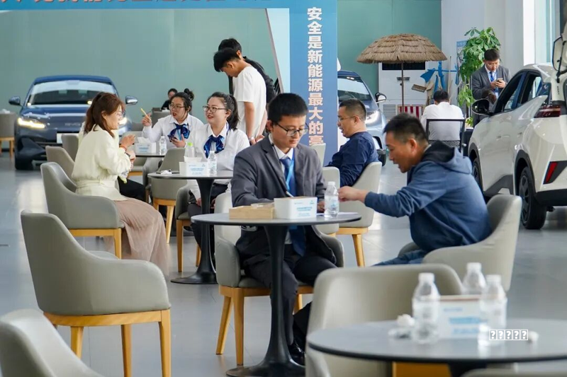想选轿车的朋友看过来，这5款轿车值得一看，你喜欢哪款？攻略